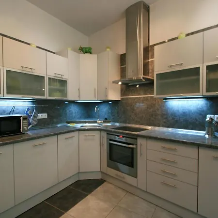 No 21 - I P Pavlova 34 Apartment *
