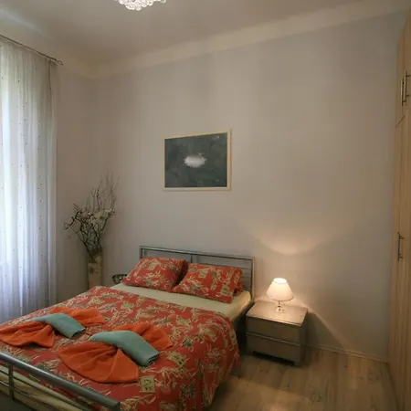 No 21 - I P Pavlova 34 Apartment *