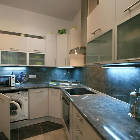 No 21 - I P Pavlova 34 Apartment